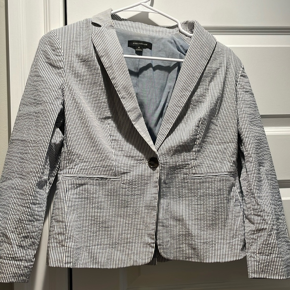 Ann Taylor blue and white seersucker blazer